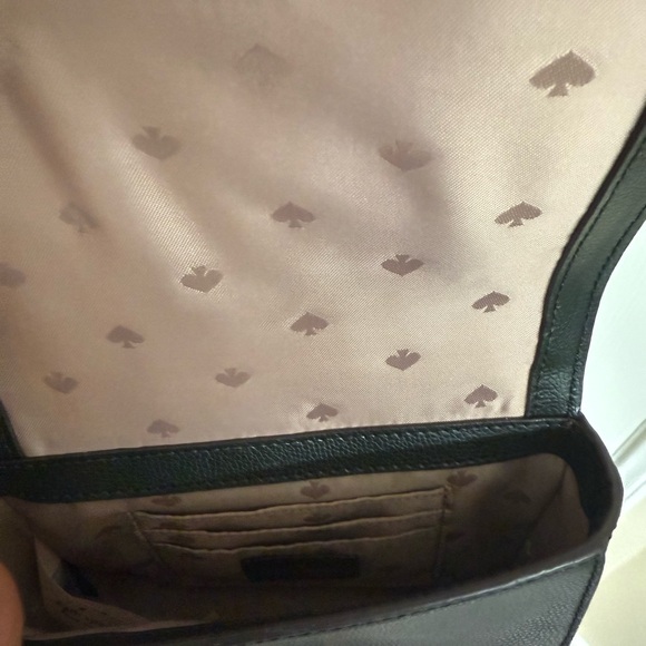 Kate Spade green purse. Only used a couple times - Picture 4 of 4